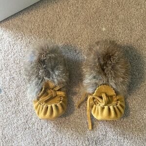 Baby Moccasins – Rabbit Fur Trimmed 221B